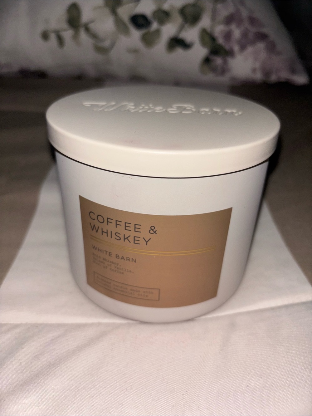 White Barn Cream Coffee & Whiskey Scented Candle